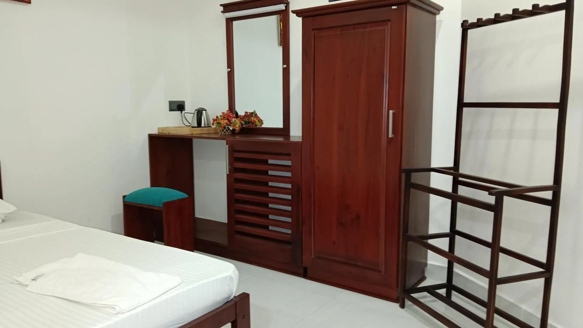 La Cozy Hotel & Restaurant Negombo Daluwekotuwa