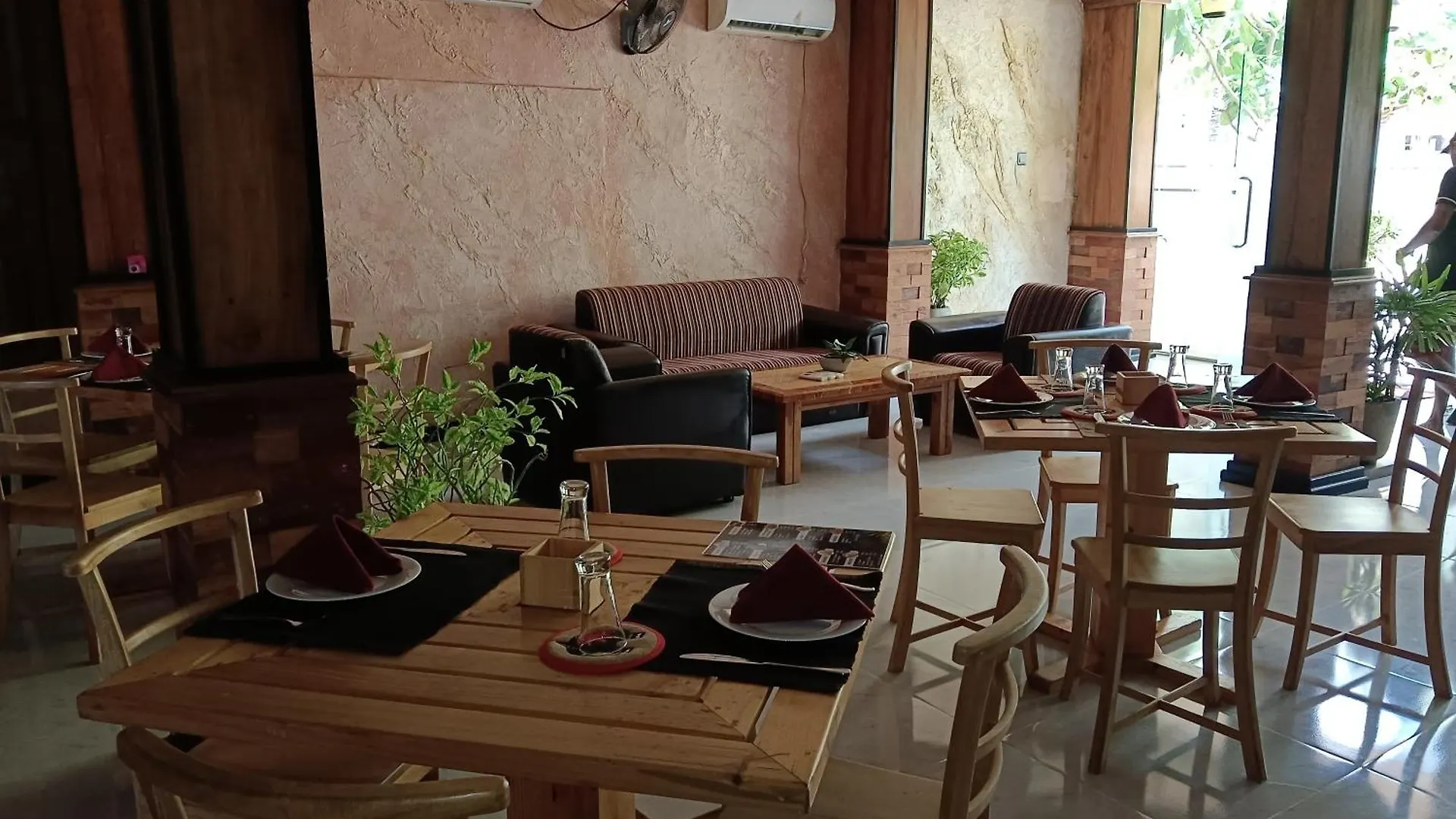 La Cozy Hotel & Restaurant Negombo Daluwekotuwa